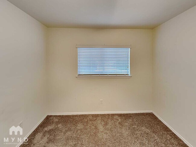 Building Photo - 9203 Silver Vista