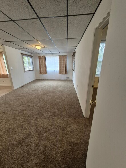 Living room - 501 Beatty Rd