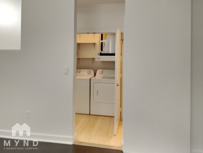 Building Photo - 4040 N Hall St