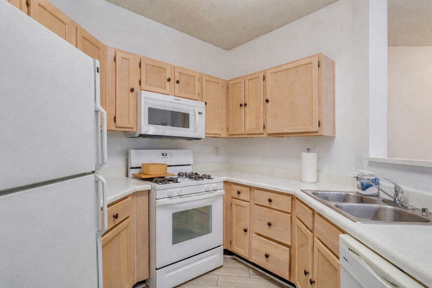 Building Photo - 14313 Climbing Rose Way