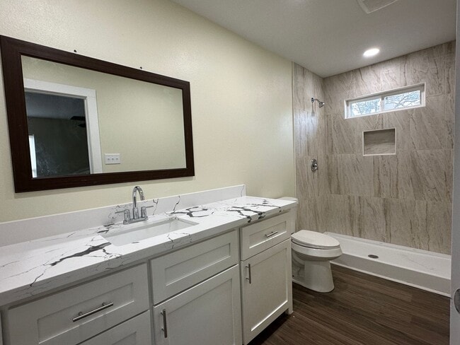 Building Photo - Ready for move in