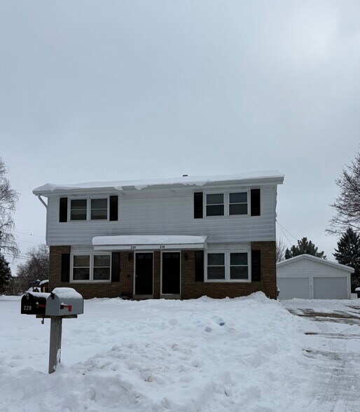 Building Photo - 218 E Laurie St