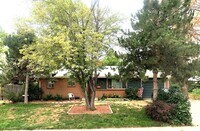 Building Photo - Beautiful 3-Bedroom, 1.5-Bathroom Home wit...