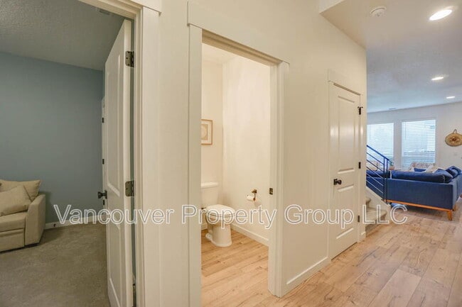 Building Photo - 737 SE 38th St