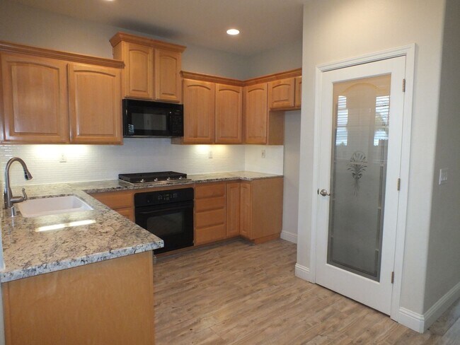 Building Photo - 3/2.5 2300 sf Cameron Park home