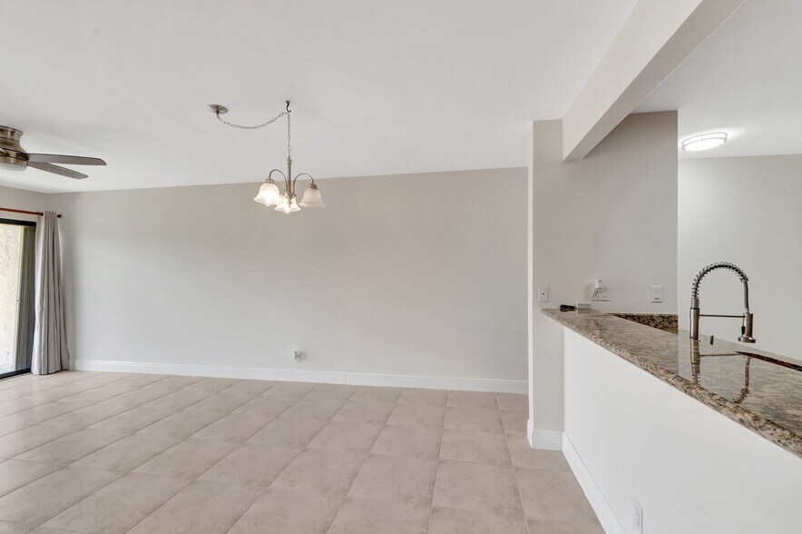 Building Photo - 1560 Windorah Way