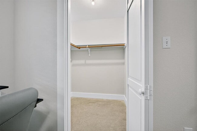 Building Photo - 1182 Waller St