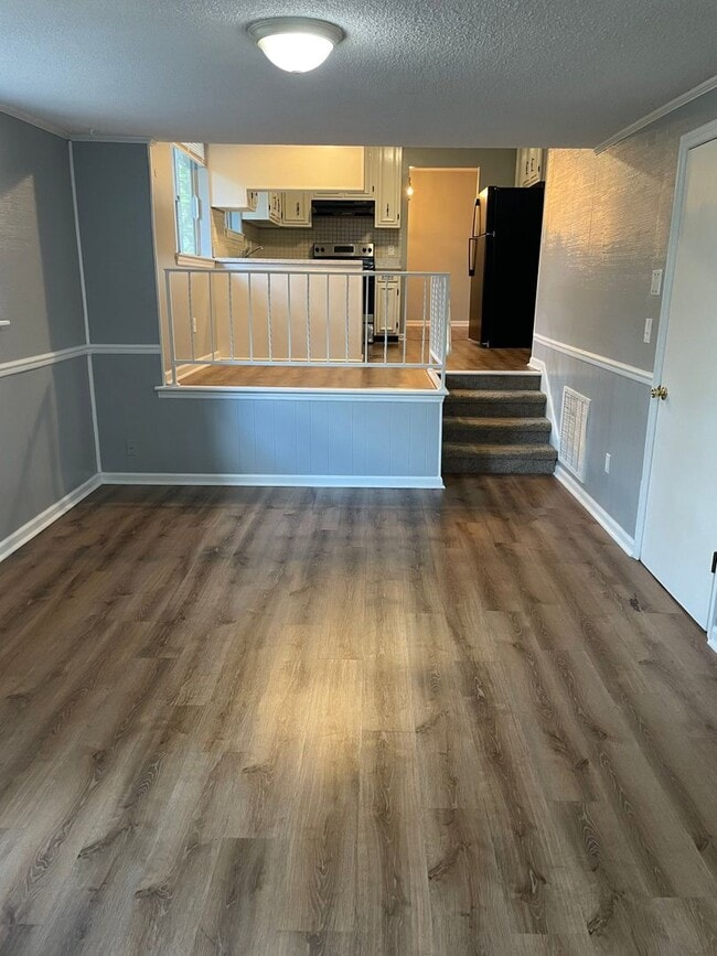 Building Photo - Three Bedroom, Large Lot, Pet Friendly,Hixson! ***Monthly rent $1900.00!***