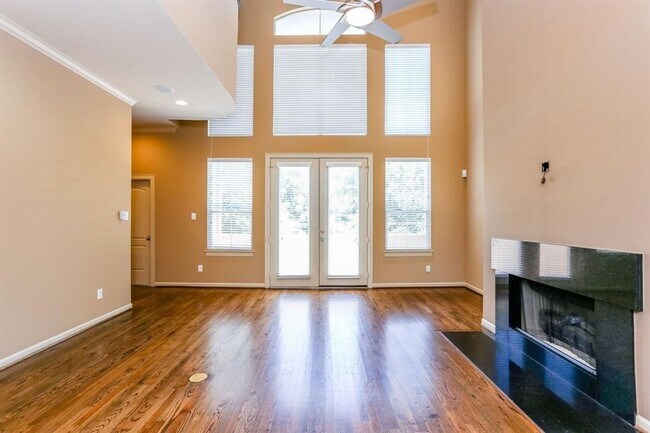 Building Photo - Stylish 3-Bedroom Home in Prime Houston Location!