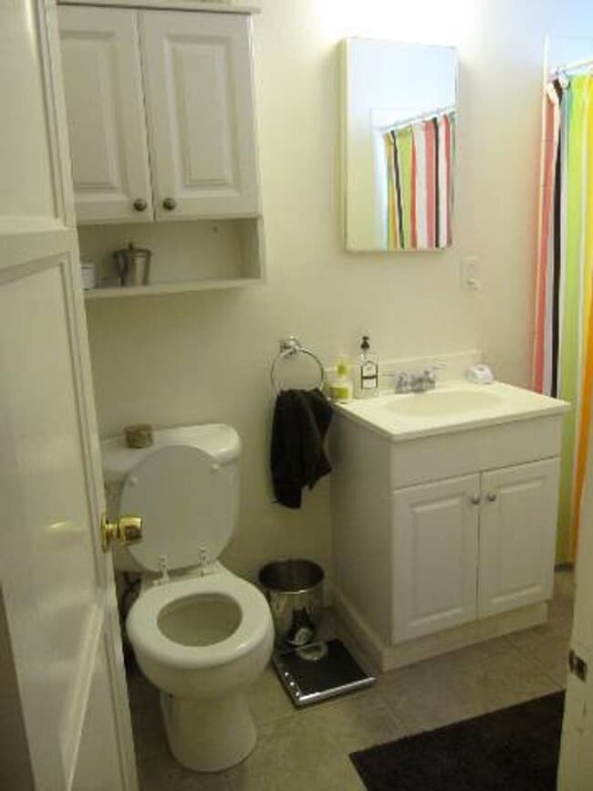 Building Photo - **Coastal Charm in Central Encinitas – 2 B...