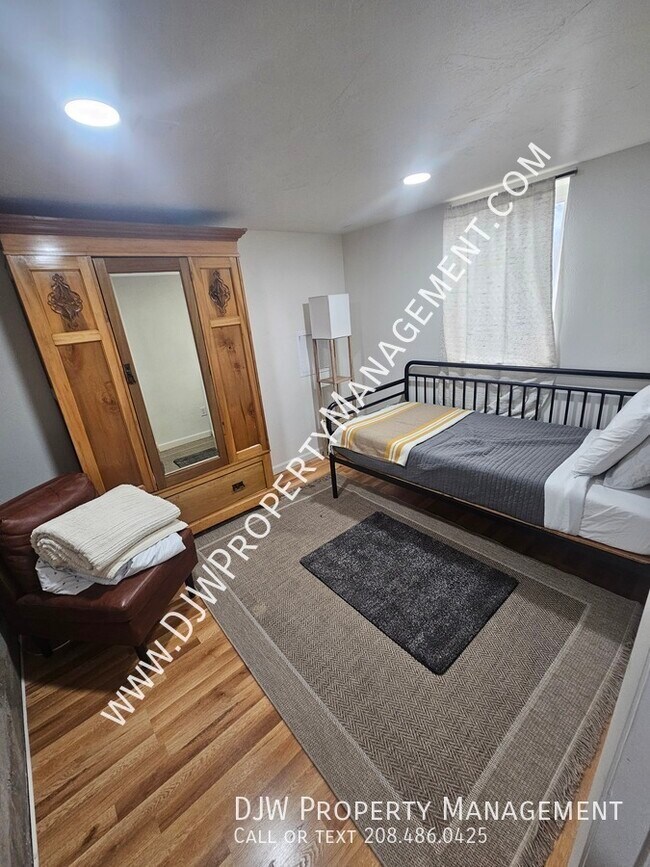 Building Photo - 2119 Cleveland Blvd