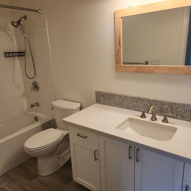 Building Photo - Little Italy 2bed Townhouse, Wait, how cut...