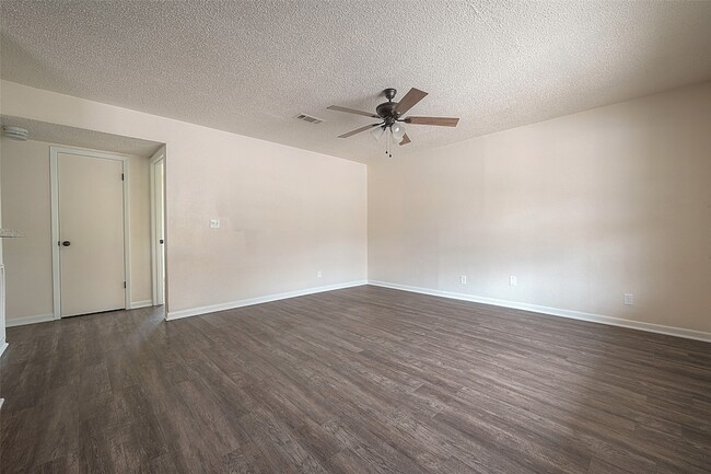 Building Photo - 8430 Round Rock Dr