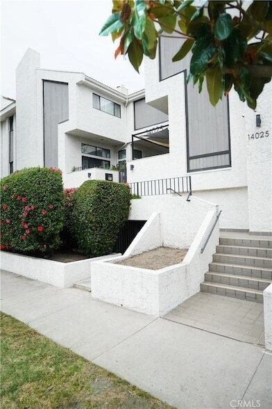 Primary Photo - 14025 Riverside Dr