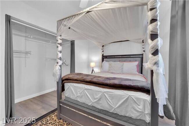 Building Photo - A Must See!! 5 bedroom 3.5 Bathroom home i...