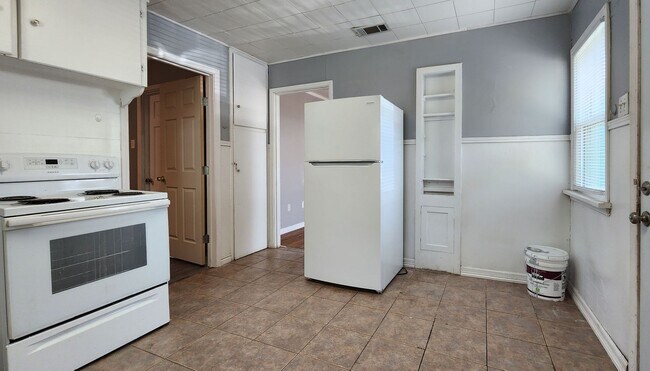 Building Photo - 3/1.5/2 DETACHED GARAGE - GREAT HOME IN TECH TERRACE