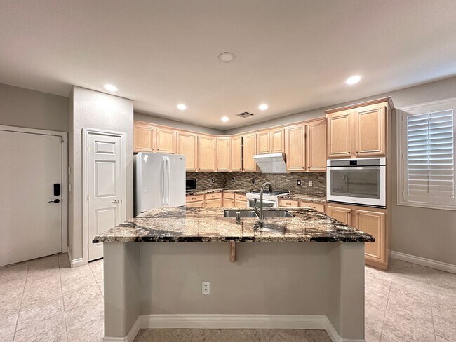 Building Photo - Glenhaven At Southern Highlands