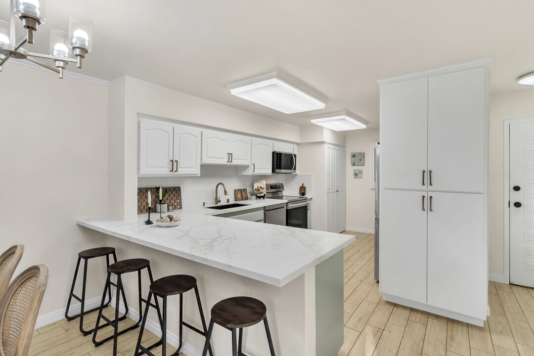 Quartz Countertops - 2600 Torrey Pines Rd