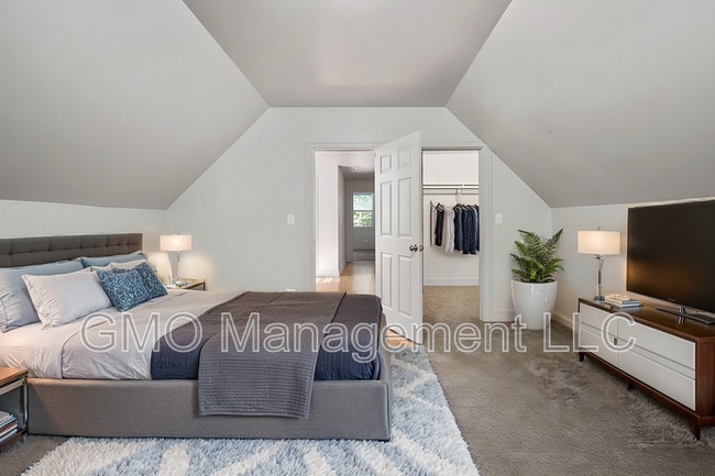 Building Photo - 7050 S Throop St