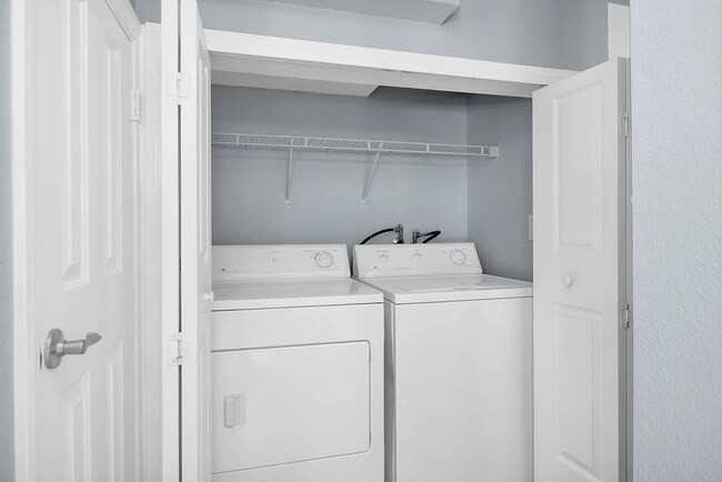 Building Photo - Unit 202