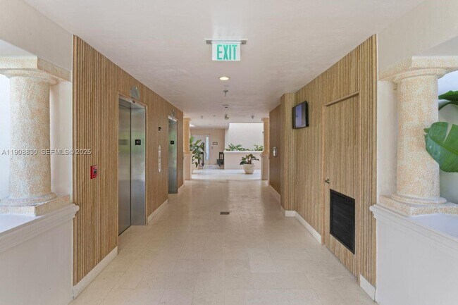 Building Photo - 19217 Fisher Island Dr