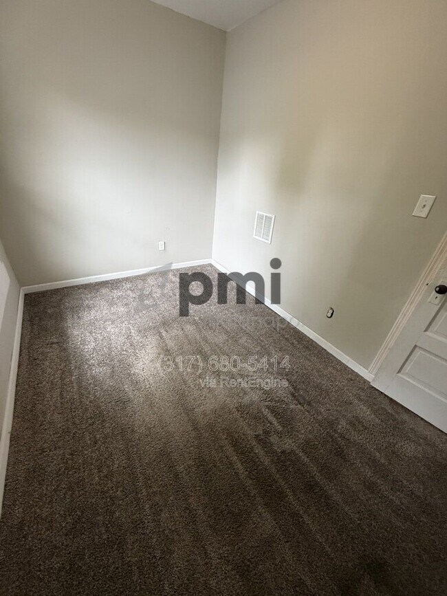 Building Photo - 3502 N Kenwood Ave