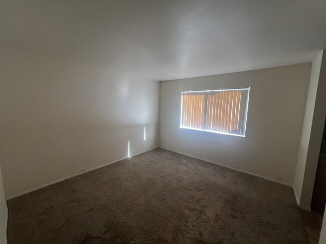 Building Photo - 539 Woodside Oaks