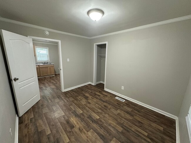 Building Photo - 420 Airline Ext