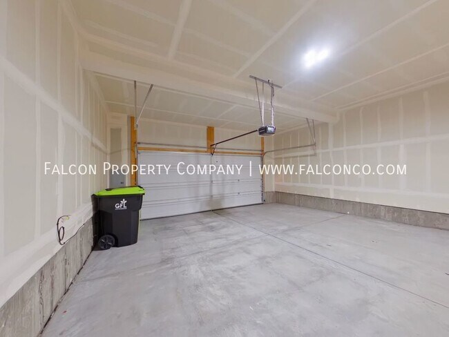 Building Photo - Extraordinary Townhome in Victory Ridge! -...