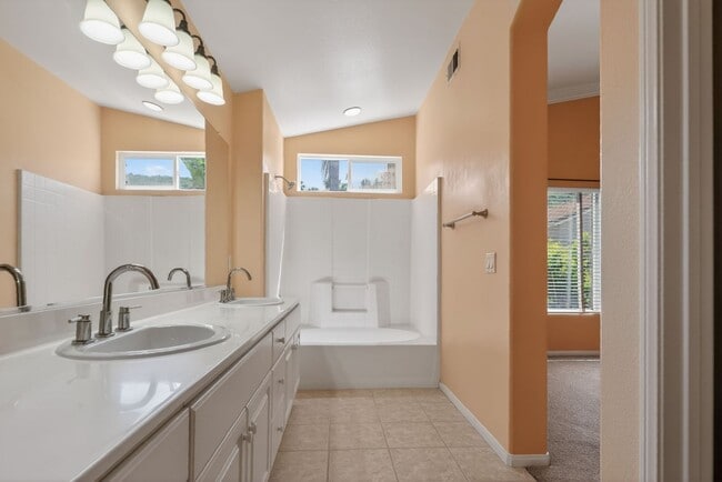 Building Photo - 10009 Kika Ct