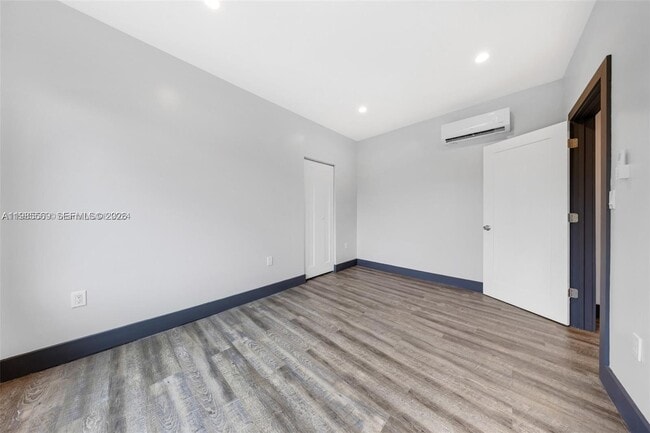 Building Photo - 1020 SW 23rd Ave