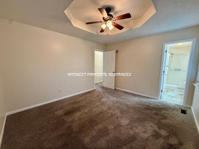 Building Photo - 719 S Park Dr