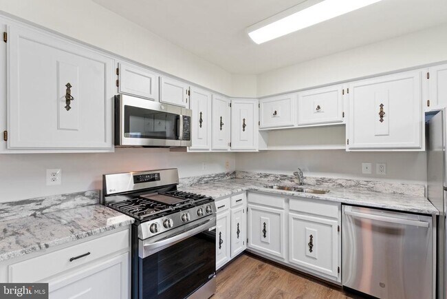 Building Photo - 15001 Cherrydale Dr