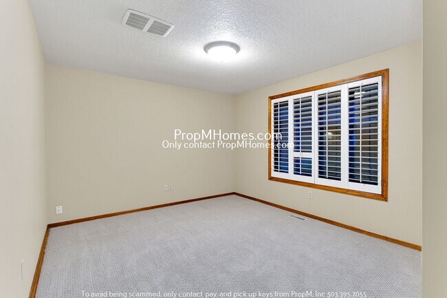 Building Photo - Lake Oswego Beauty! Three Bedroom Ranch Style On 1/4 Acre!