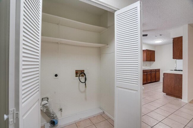 Building Photo - 10310 Little Pebble Dr