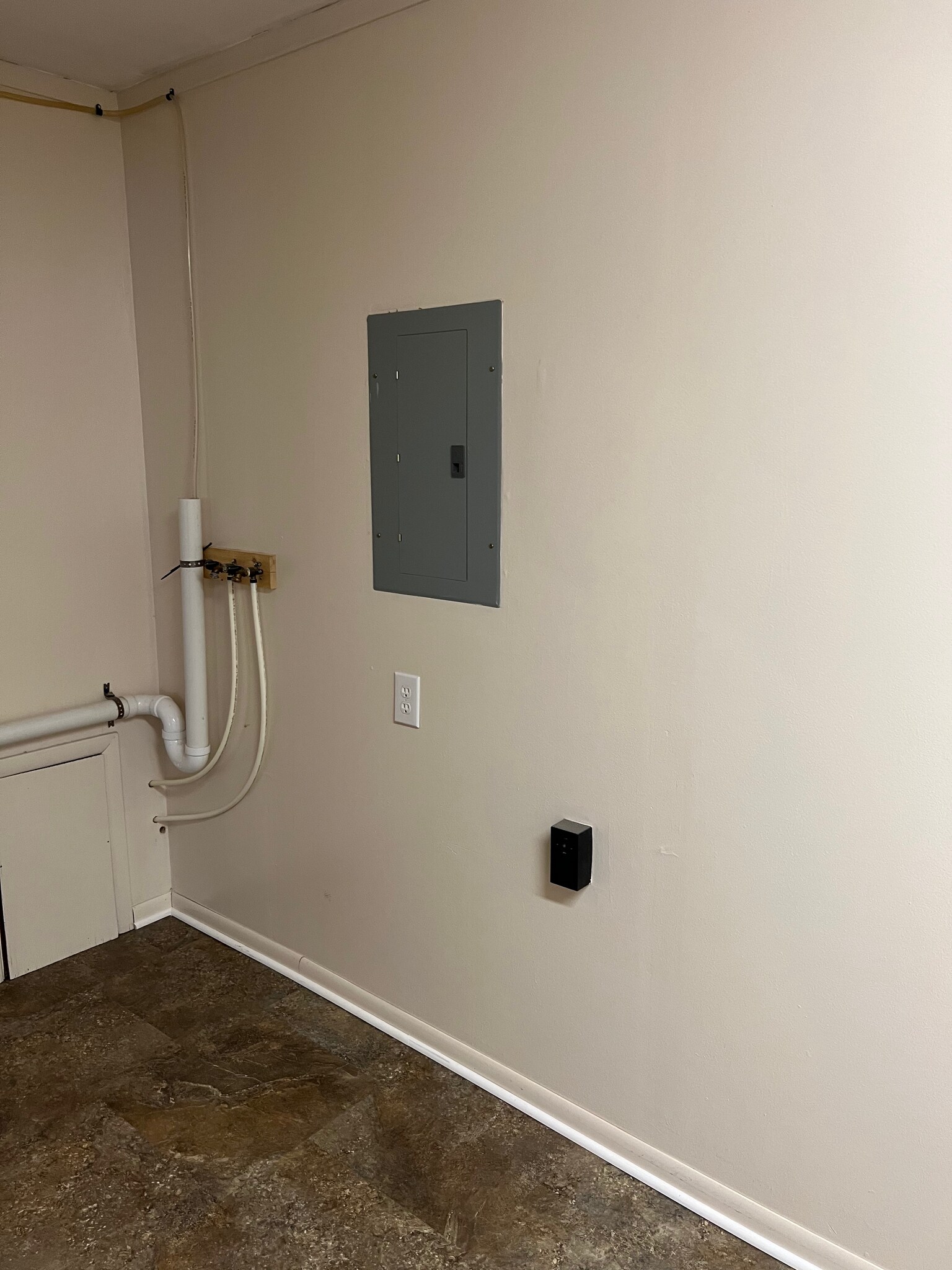 Laundry hook-ups inside of Bonus Room - 307 Maple St