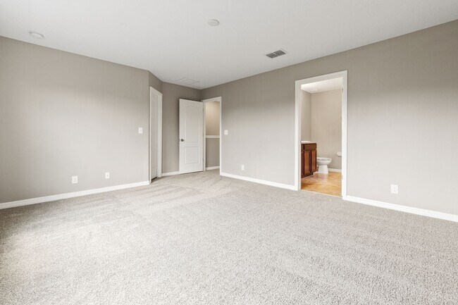 Building Photo - PENDING APPLICATION- Beautiful 3/2.5 Energ...