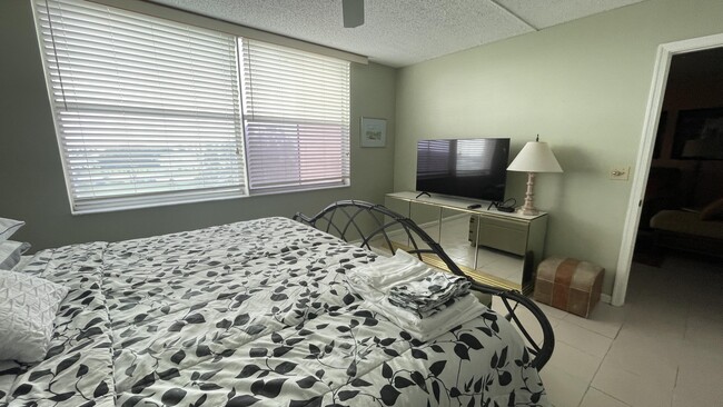 Building Photo - 14623 Bonaire Blvd
