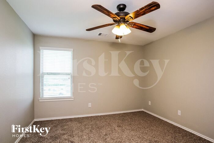 Building Photo - 4315 Amaryllis Ave