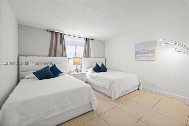 Building Photo - 4001 S Ocean Dr