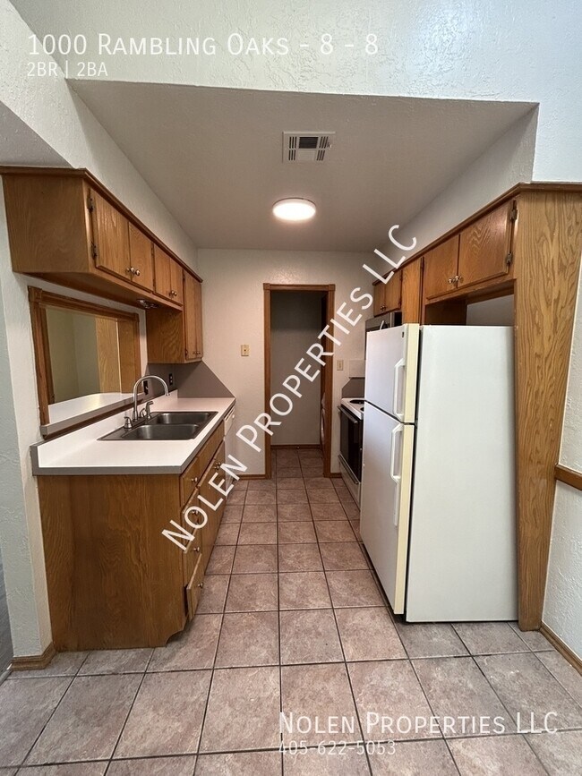 Building Photo - 1000 Rambling Oaks Dr