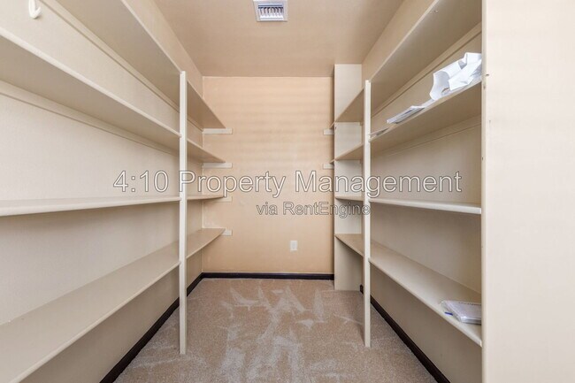 Building Photo - 26002 S La Cite Dr