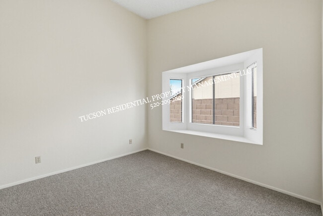 Building Photo - 9960 E Banister Dr