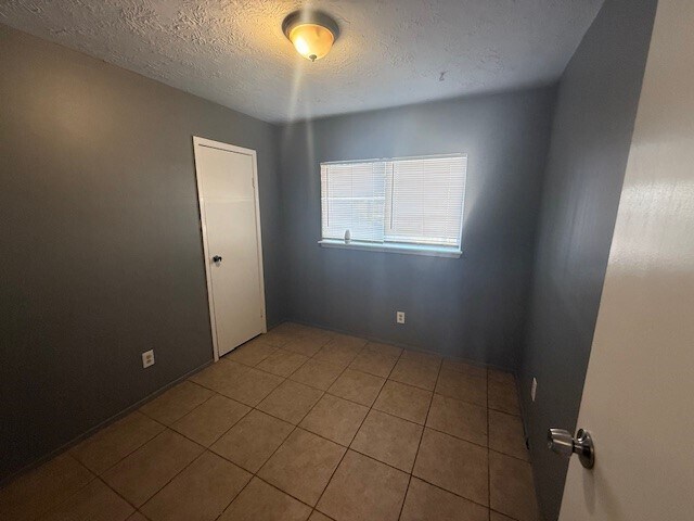 Building Photo - 22217 Diane Dr