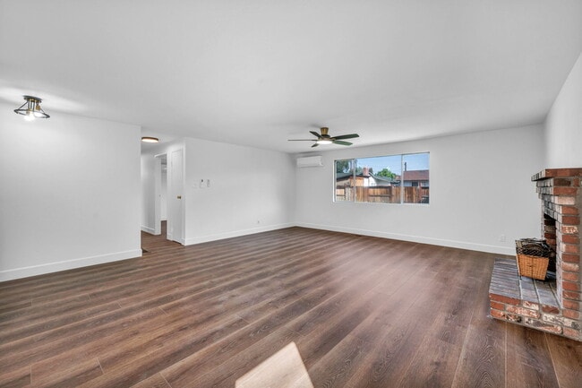 Building Photo - 785 Casazza Dr