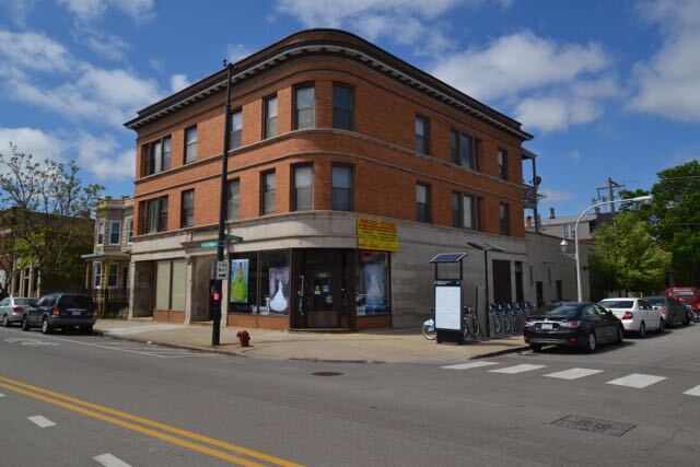 Building Photo - 3122 N California Ave