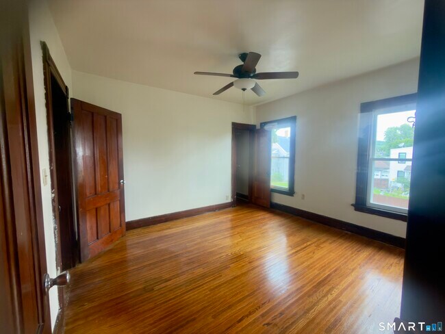 Building Photo - 261 Wakelee Ave
