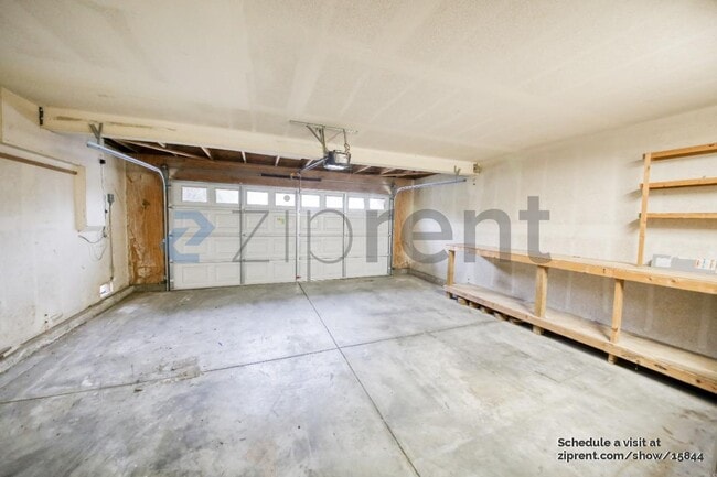 Building Photo - 7855 Green Crest Ct