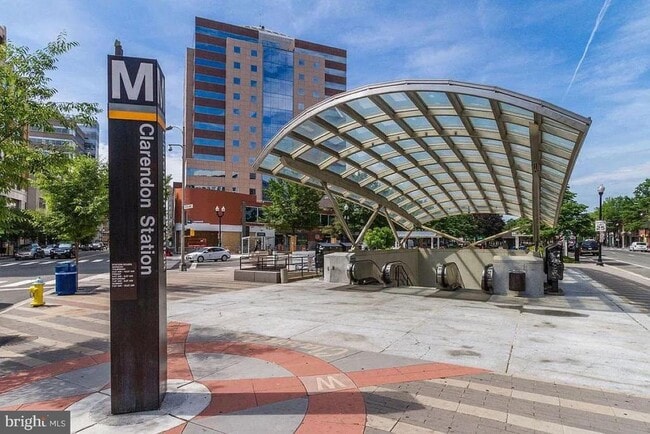 Building Photo - 1220 N Fillmore St