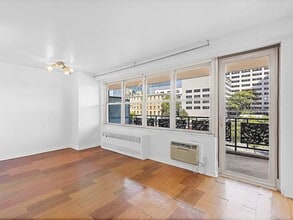 Building Photo - 2650 Ocean Pkwy